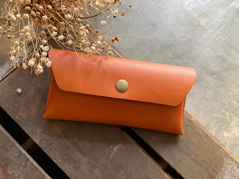 Horizontal body magnetic button portable glasses cover leather DIY material bag engraved name pen case daily necessities plant 楺leather - Leather Goods - Genuine Leather Orange
