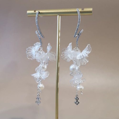 Hitoku 凝之花 | 耳夾耳鈎 | 手作婚禮樹脂水晶花飾品