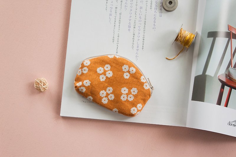 Package day | and flower flower cloth. Shell coin purse. Treasure bag. Headphone cable. Jewelry necklace storage - Coin Purses - Cotton & Hemp Orange