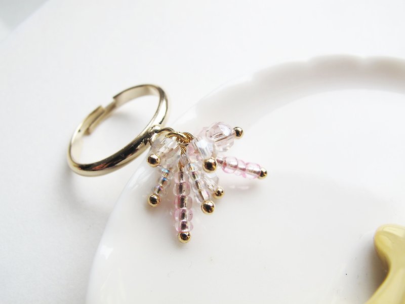 Rosy Garden Crystal and beads firework ring - แหวนทั่วไป - วัสดุอื่นๆ สึชมพู