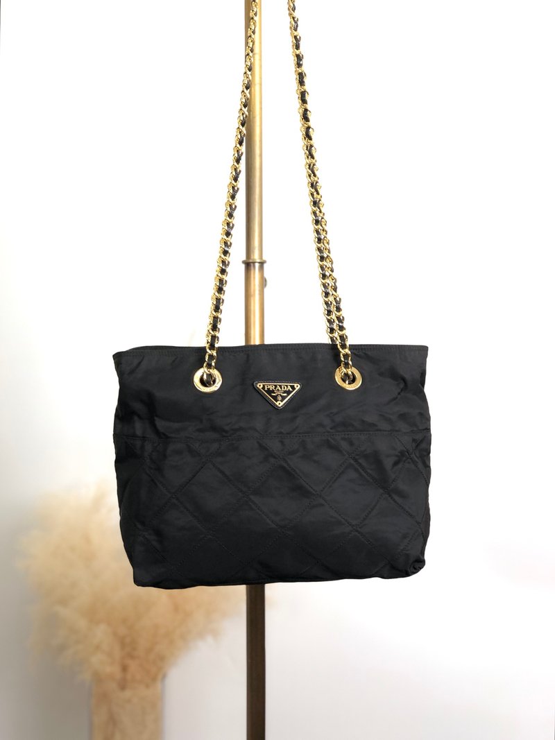 【 日本直送　名牌中古包 】PRADA プラダ ショルダーバッグ ブラック トライアングルロゴ ナイロン チェーン キルティング vintage aymjy2 - 側背包/斜背包 - 尼龍 黑色