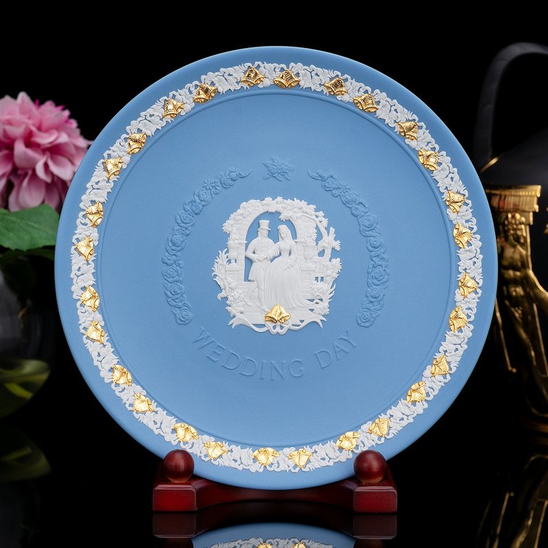 英國製 Wedgwood 嵌金結婚紀念盤 婚禮祝福浮雕藝術裝飾掛盤 - 擺飾/家飾品 - 瓷 