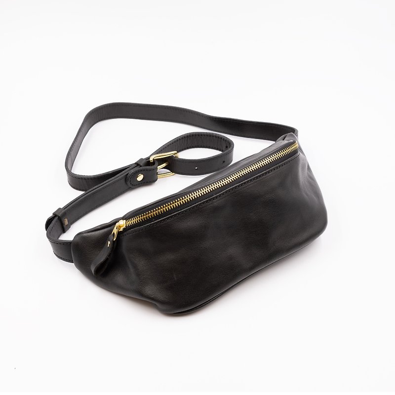 Handmade vegetable tanned leather-S size chest bag leather sling bag - กระเป๋าแมสเซนเจอร์ - หนังแท้ 