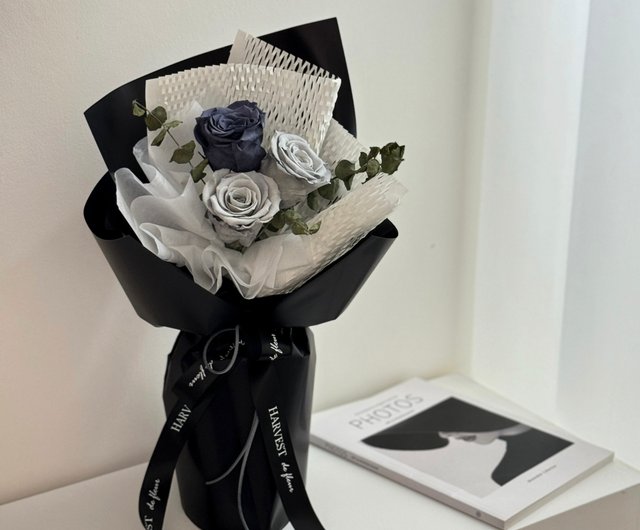 大きな 花束 ring ( black ) 33本の黒白グリッターローズ花束 シックでエレガントな花束 – AlleyGift