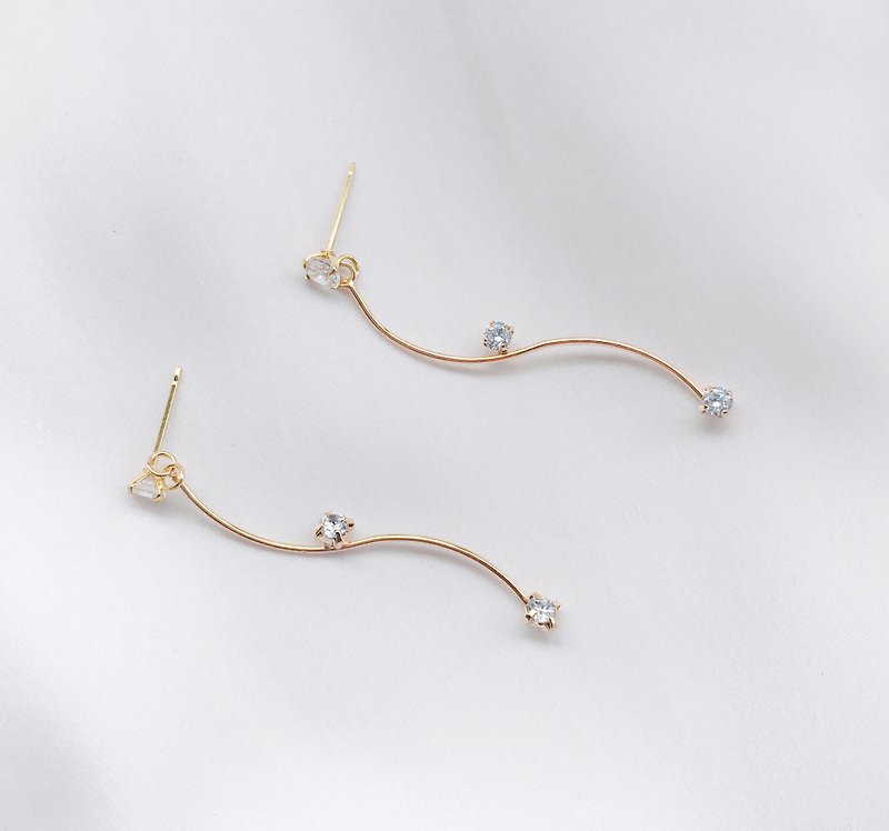 Arc Meteor 18K Gold Zircon Earrings Clip Earrings - ต่างหู - โลหะ สีทอง