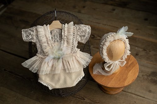 Divaprops Beige romper and cap for newborn girls: the perfect outfit for a girl