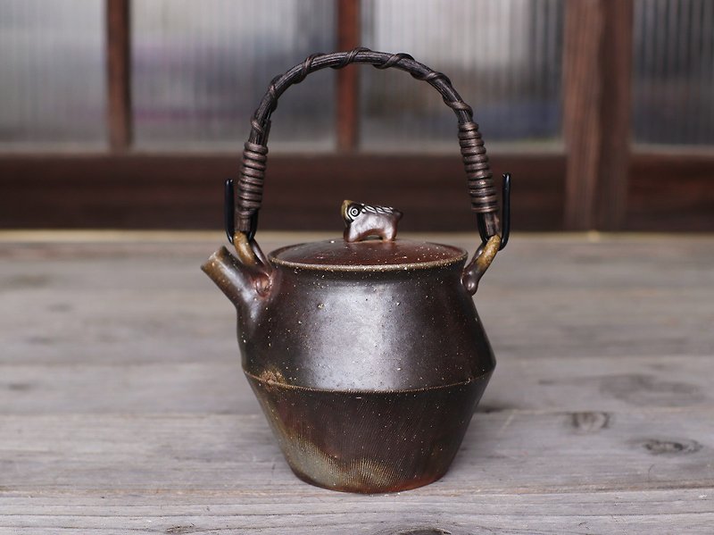 Bizen pottery tea pot firewood k1-049 - Teapots & Teacups - Pottery Brown