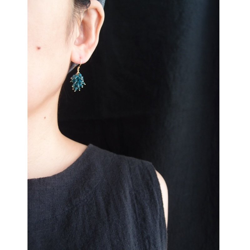 【K14gf】BlueGreenJade × Apatite Earrings　ブルーグリーンジェードフリンジピアス　Dark - 耳環/耳夾/耳骨夾 - 寶石 藍色