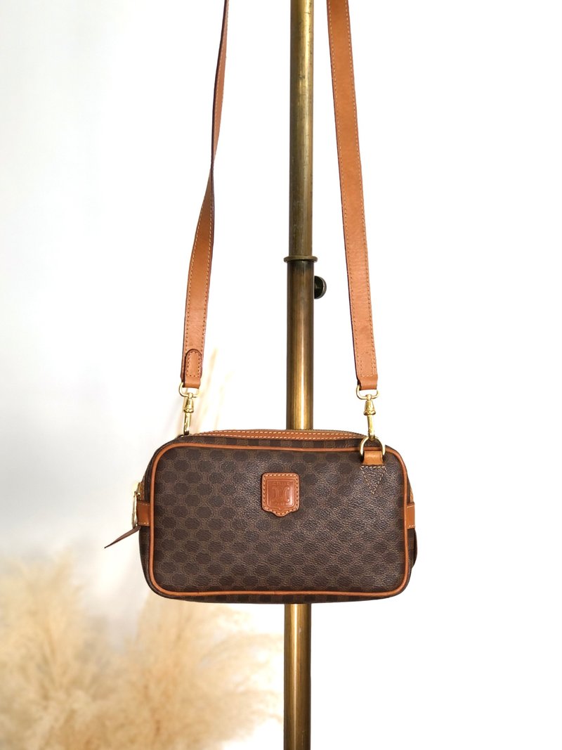 【 日本直送　名牌中古包 】CELINE セリーヌ マカダム ショルダーバッグ ブラウン ブラゾン型押し PVC レザー vintage オールド f2gsiu - 側背包/斜背包 - 防水材質 咖啡色
