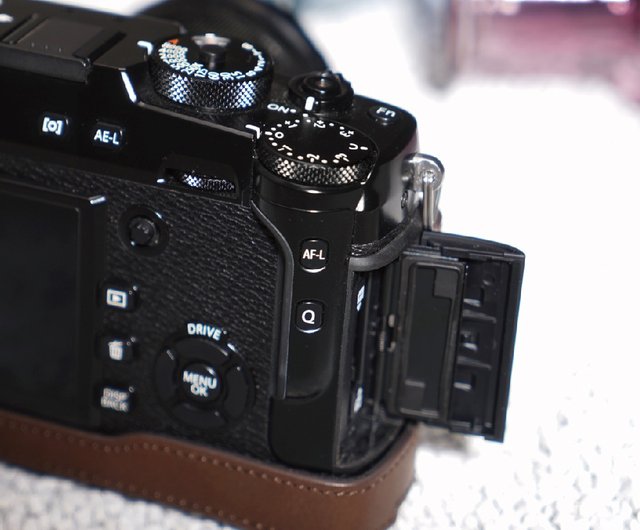 Fujifilm XPRO2用本革オープンボトムベースリストストラップ