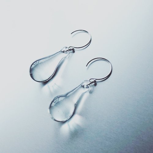 Sq glass Water drop shaped Earring/ WH /BK