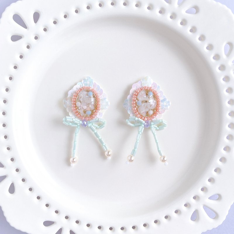 cloudy bijou earrings - ต่างหู - แก้ว สึชมพู