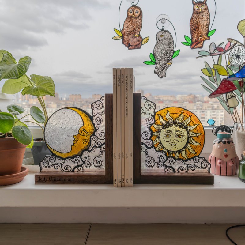 Stained glass bookends with moon and sun, Celestial home decor, Moon Tarot Art - 壁貼/牆壁裝飾 - 玻璃 多色