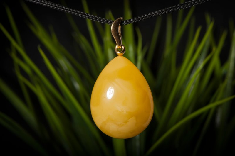 Yellow amber pendant, Egg yolk baltic amber jewelry, Natural baltic amber - สร้อยคอ - เครื่องประดับพลอย สีเหลือง