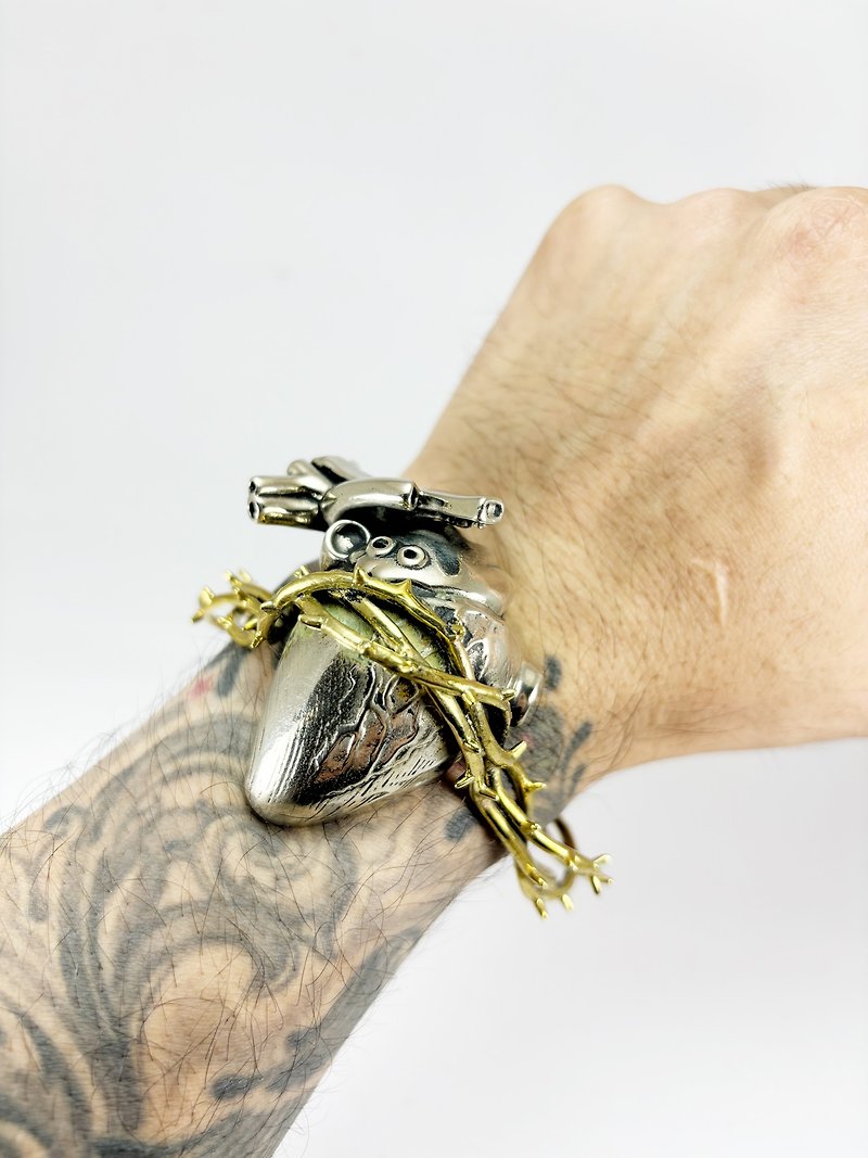 Heart of Thorns Bracelet Bangle in White Bronze. Available in 4 Colourways. - สร้อยข้อมือ - โลหะ 