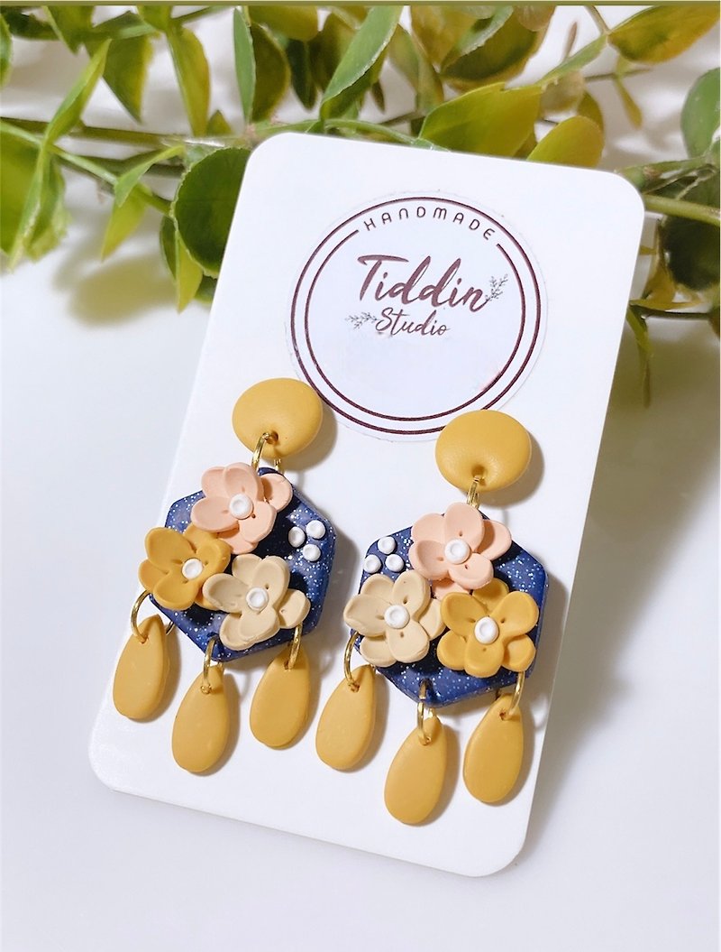 Cute handmade flower lover earrings - Earrings & Clip-ons - Clay Blue