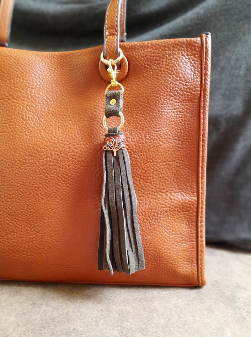 Tree of Life Bag Charm with long tassel, Olive Green Long Suede Tassel Bag Charm - 鑰匙圈/鑰匙包 - 真皮 綠色