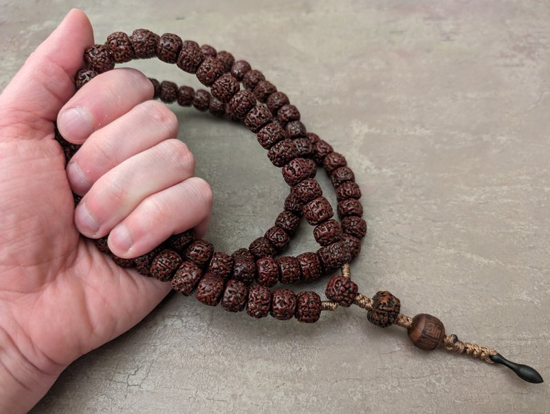 Rudraksha mala necklace rosary 108 prayer beads, natural Nepalese vintage seed - สร้อยคอ - ไม้ สีนำ้ตาล