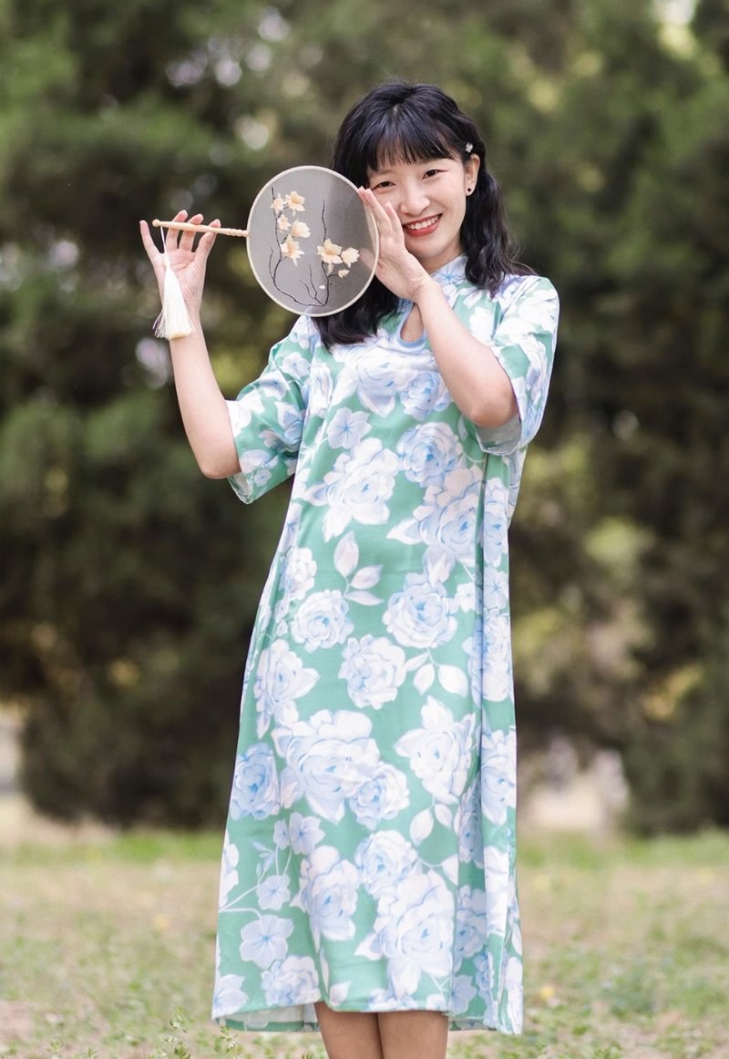 新中式民國風 綠色大朵印花改良中式旗袍 中袖寬鬆洋裝/連身裙 - 洋裝/連身裙 - 其他材質 多色