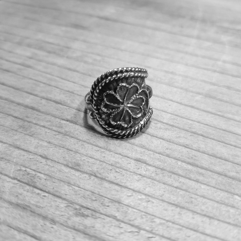 The motif is a four-leaf clover. Antique Silver toothpick remake ring_0840 Retro Japanese pattern - General Rings - Sterling Silver Silver