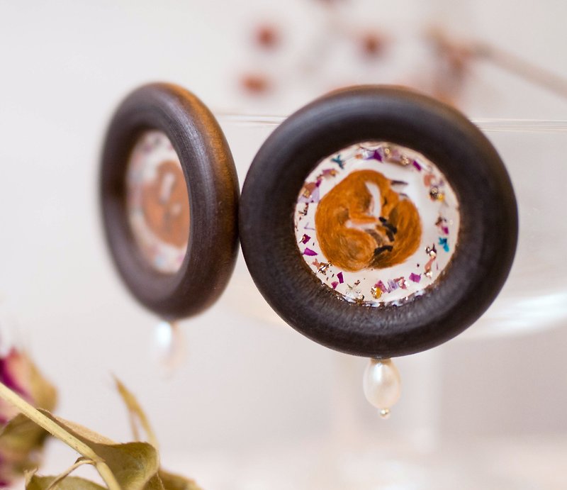 Little prince fox rose dry flower gold leaf hand-painted forest animal resin wood earrings - Earrings & Clip-ons - Resin Multicolor
