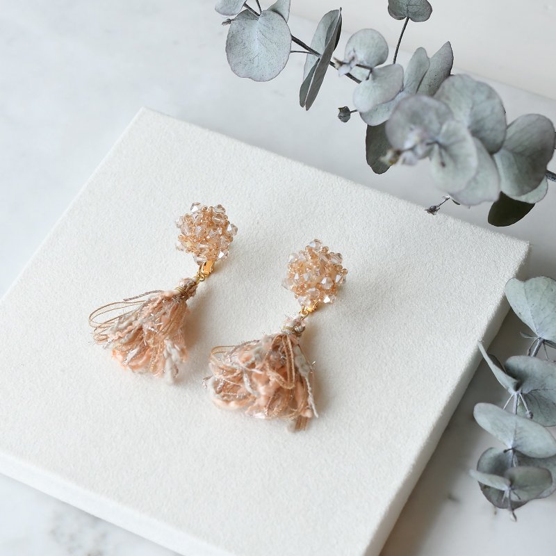 Bead tassel earrings/ Coral - ต่างหู - วัสดุอื่นๆ สึชมพู