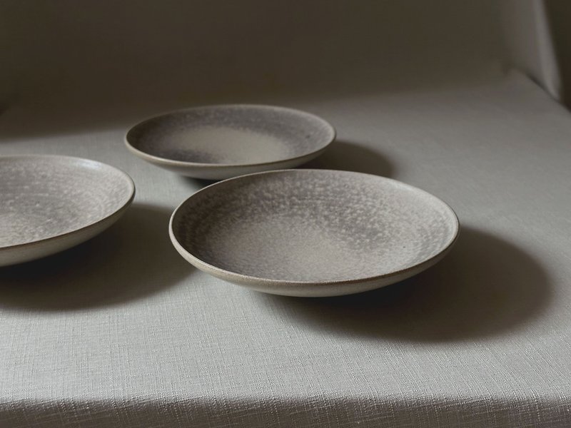 マットグレーの5インチディッシュ - 皿・プレート - 陶器 