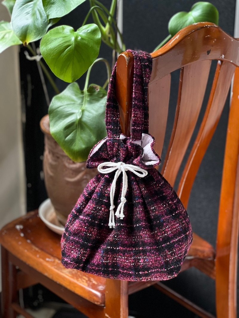 From2j4手工布包_花路手提袋(蘇格蘭紋軟呢布) - 手提包/手提袋 - 棉．麻 紫色