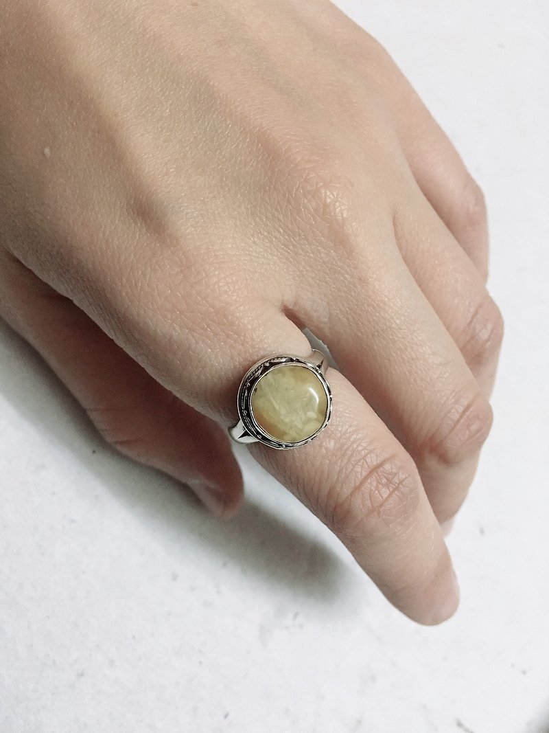 Amber Finger Ring Handmade in Nepal 92.5% Silver - แหวนทั่วไป - เครื่องประดับพลอย 