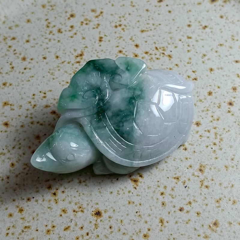 J0105天然翡翠A貨 . 細糯綠飄花如意靈芝龜龜.健康順利.擺件. - 擺飾/家飾品 - 玉石 