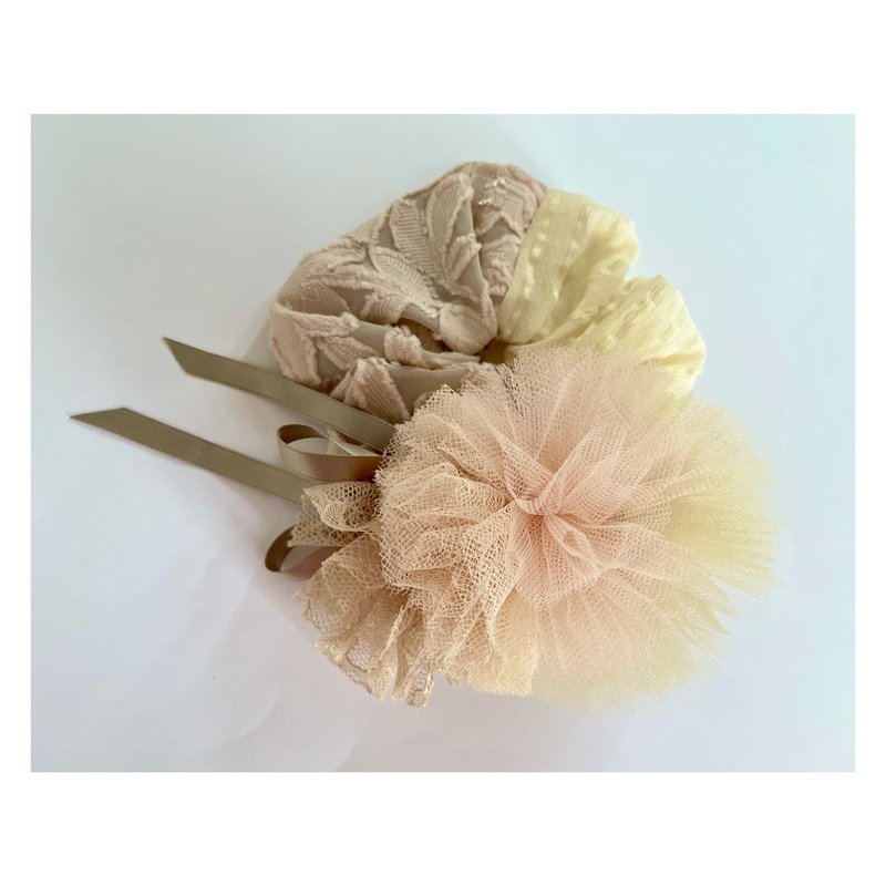 Sustainable Shushu with bonbon - 髮夾/髮圈 - 其他材質 白色