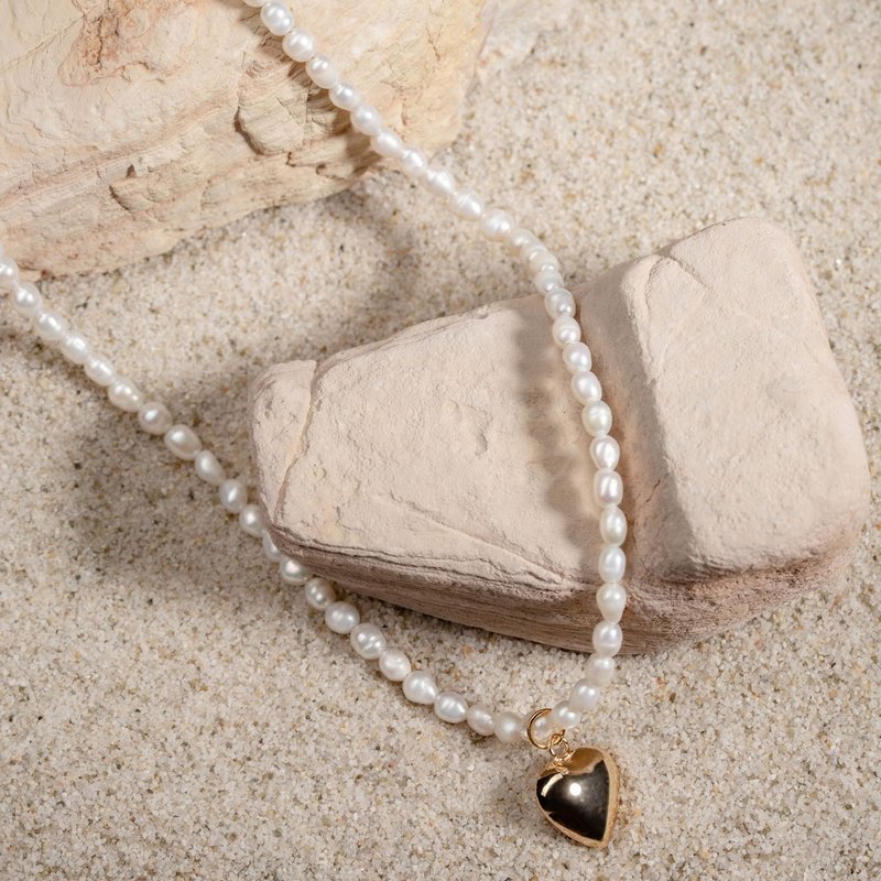 天然白色米型巴洛克珍珠項鍊 4–5mm 金色愛心吊墜 法式復古 情人 - 項鍊 - 珍珠 白色