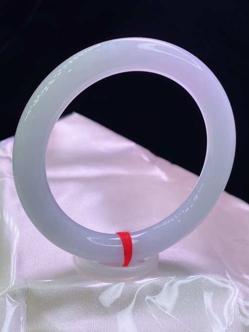 一念之間 緬甸老坑 天然A貨翡翠手鐲 圈口56.4MM 冰潤細膩水頭足 編號03512