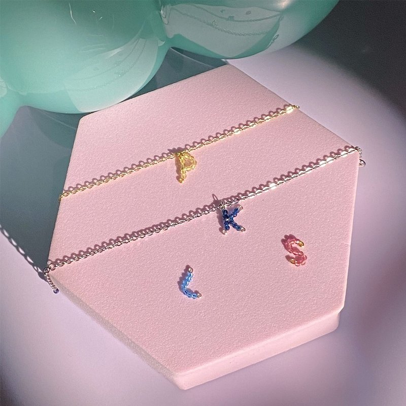 Bracelet Alphabet Glass Bead - 手鍊/手環 - 銅/黃銅 金色