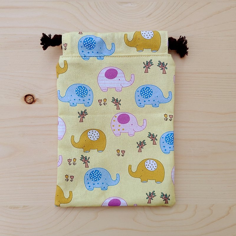Cute little elephant harness pocket (medium) - กระเป๋าเครื่องสำอาง - ผ้าฝ้าย/ผ้าลินิน สีเหลือง