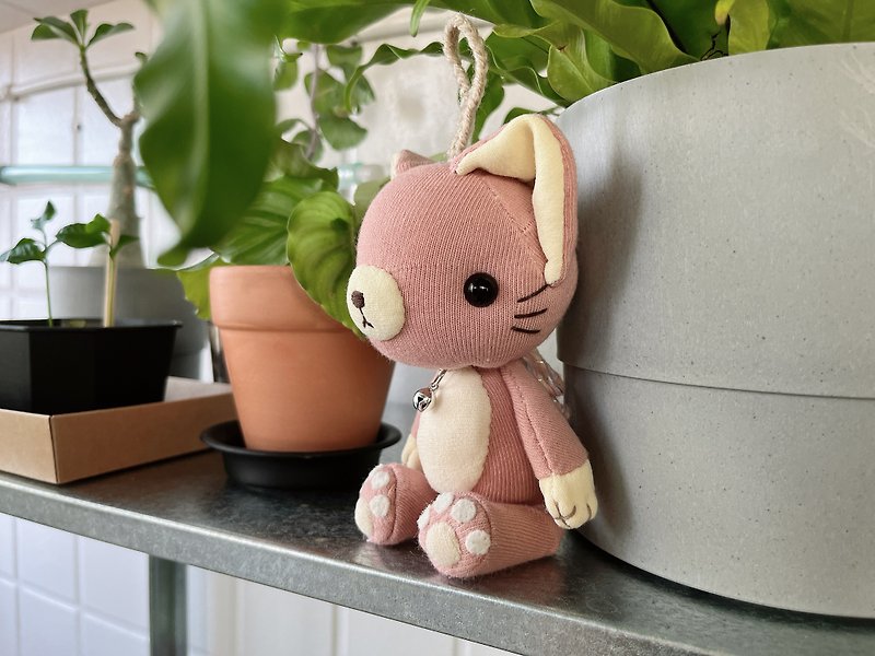 草莓奶油色貓貓 手工娃娃 手作襪襪 - 公仔模型 - 聚酯纖維 粉紅色