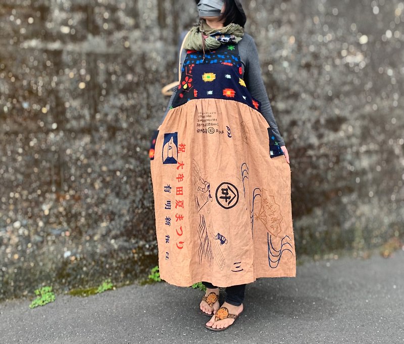 A dress that combines a kimono and a persimmon dyed t enugui - ชุดเดรส - ผ้าฝ้าย/ผ้าลินิน สีกากี
