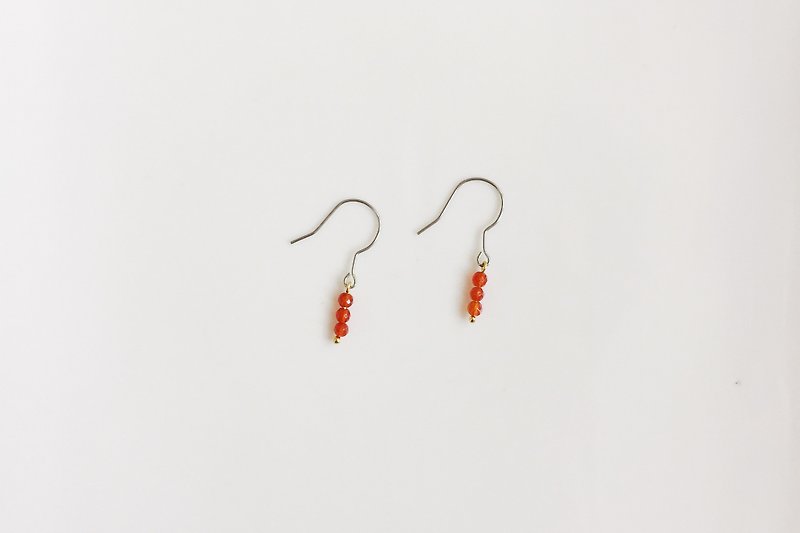 Small Garnet Onyx Natural Stone Earrings - ต่างหู - โลหะ สีแดง