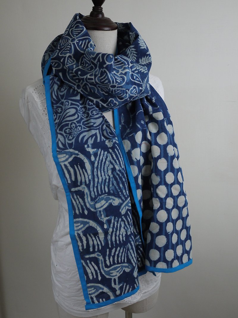 Handmade blue dyed cotton scarf / indigo plant tie-dye batik silk scarf shawl - ผ้าพันคอถัก - ผ้าฝ้าย/ผ้าลินิน 