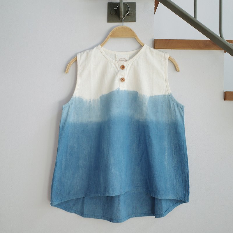 Gigil shirt / indigo shade sleeveless top - เสื้อผู้หญิง - ผ้าฝ้าย/ผ้าลินิน สีน้ำเงิน