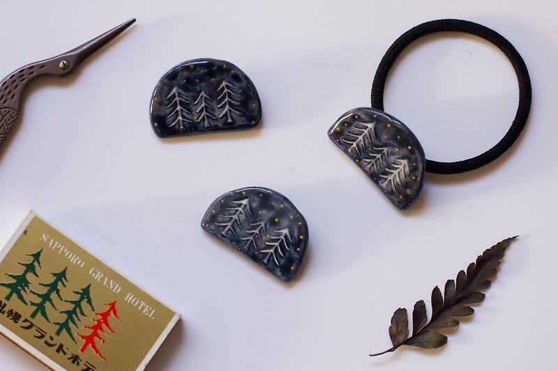 Handmade Japanese Clay Three Trees Christmas Christmas Pin Brooch Accessories - เข็มกลัด - ดินเหนียว สีน้ำเงิน