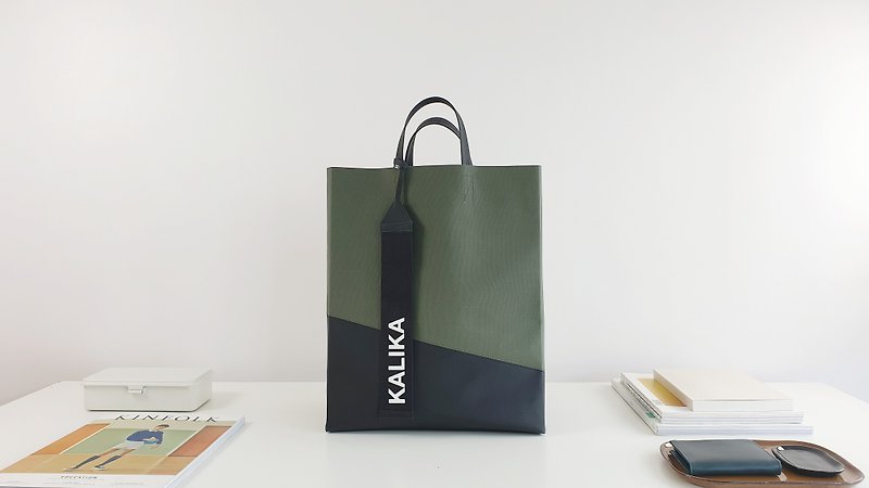 Amit Tote Bag TALL (Size M) - GREEN - กระเป๋าถือ - วัสดุกันนำ้ สีเขียว