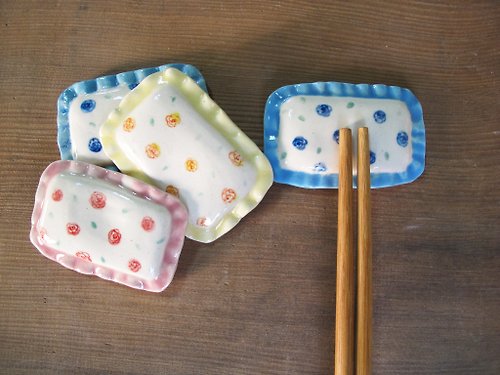 曉岱瓷坊 玫瑰枕頭 - 造型筷架