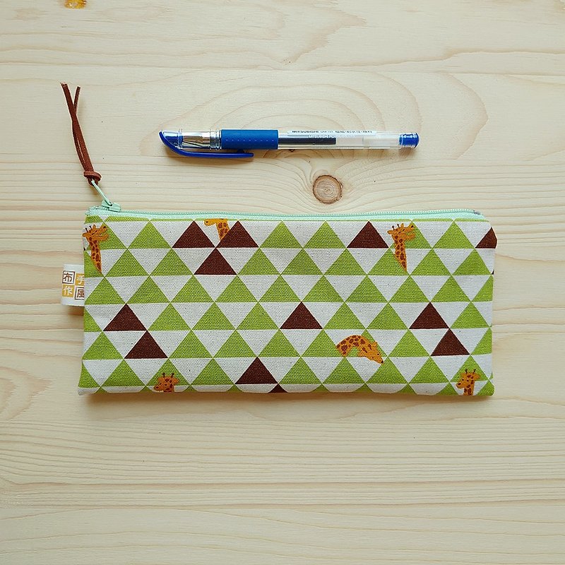Triangle grid giraffe flat pencil case - กล่องดินสอ/ถุงดินสอ - ผ้าฝ้าย/ผ้าลินิน สีเขียว