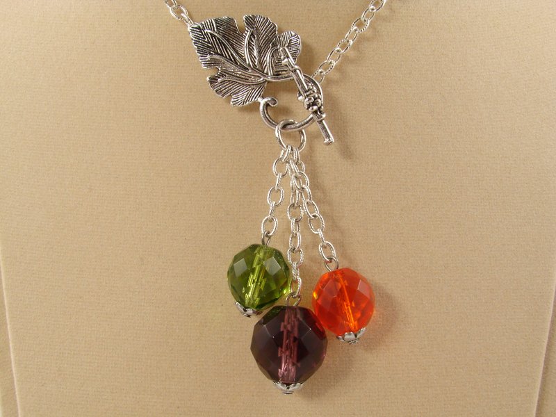 Silver Grape Leaf Toggle Necklace Purple Red Green Glass Boho Necklace Jewelry - 項鍊 - 玻璃 多色