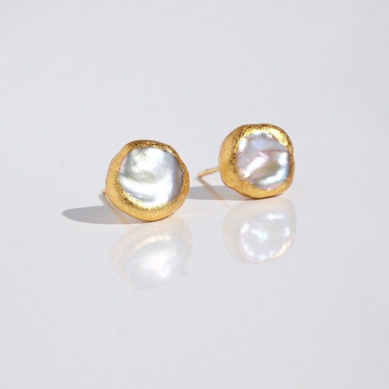 Made in Japan [9mmUP] Gold Leaf Pearl Clip-On Keshi Pearl White Freshwater Pearl - ต่างหู - ไข่มุก ขาว