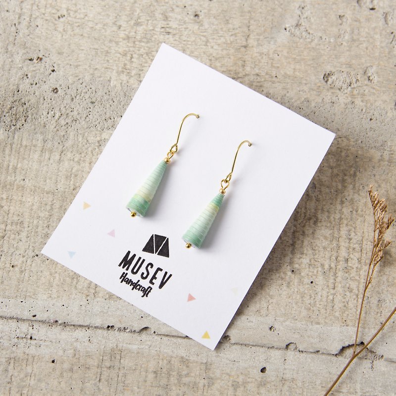 Light green single pearl pyramid earrings - ต่างหู - กระดาษ หลากหลายสี