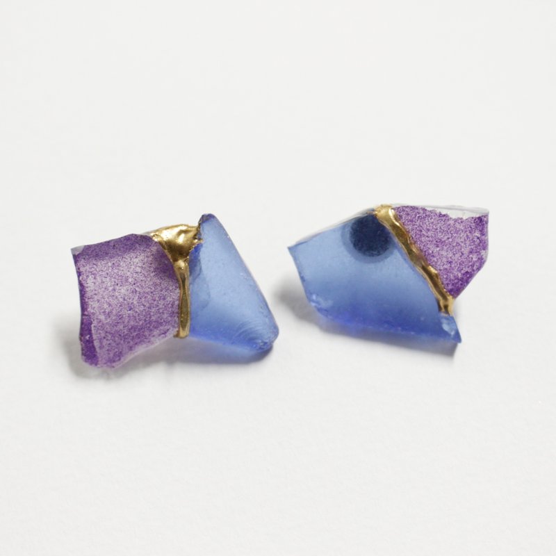 シーグラスの金継ぎピアス / イヤリング パープル&ブルー - 耳環/耳夾/耳骨夾 - 玻璃 紫色
