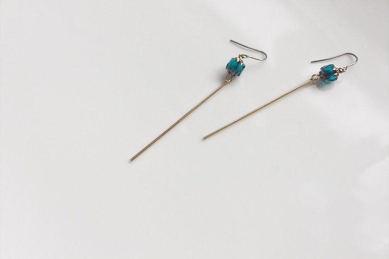 Peacock blue geometric brass earrings - ต่างหู - เครื่องเพชรพลอย สีน้ำเงิน