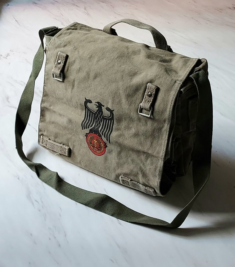 1960's West German public-issue thick canvas shoulder bag • Antique military bag for 2 portables Out of print antique military bag - กระเป๋าแมสเซนเจอร์ - วัสดุอื่นๆ 